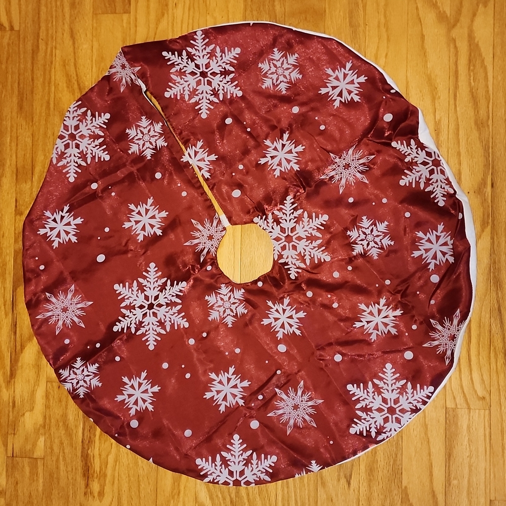 Christmas Tree Skirt, Snowflake Design, New